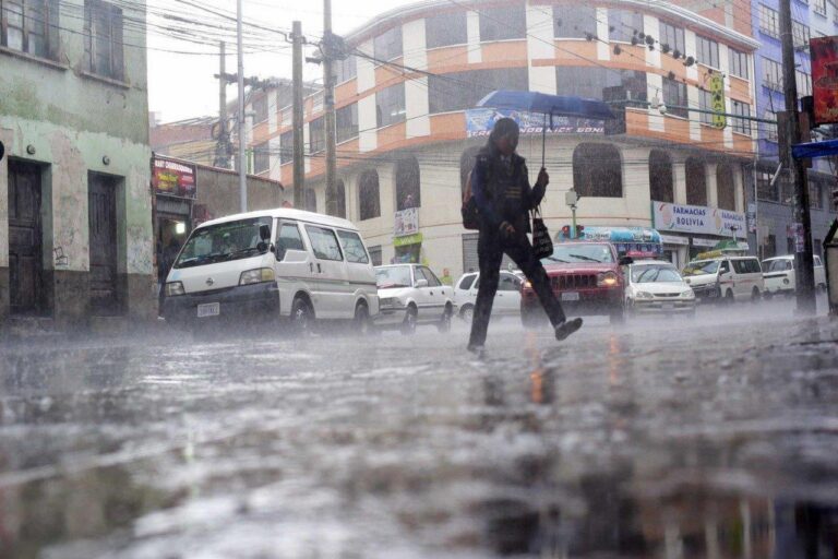 Se Preven Lluvias y Tormentas Eléctricas en Varias Regiones de Bolivia
