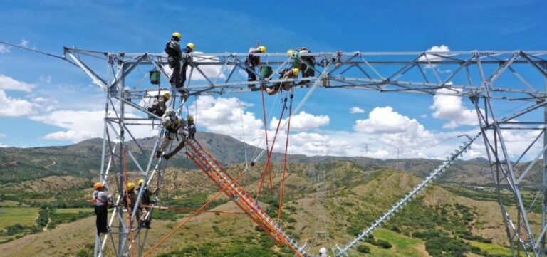 Gobierno actualiza tarifas eléctricas con nuevo decreto