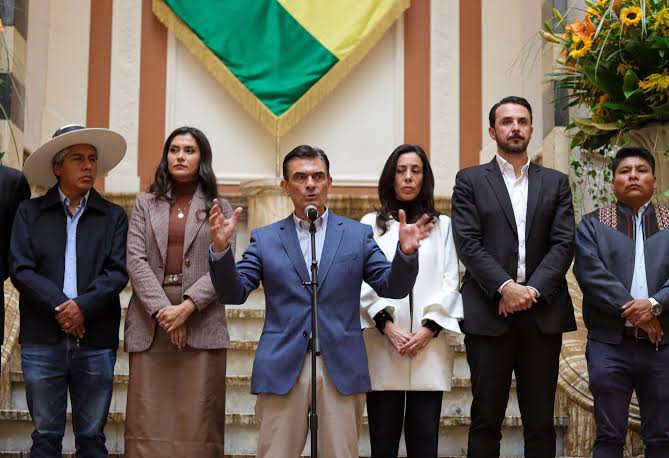 Gobernadores bolivianos planean encuentro con autoridades chilenas