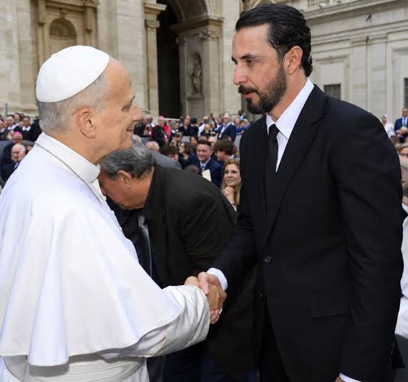 Juan Pablo Velasco dialoga con el Papa León XIV en el Vaticano
