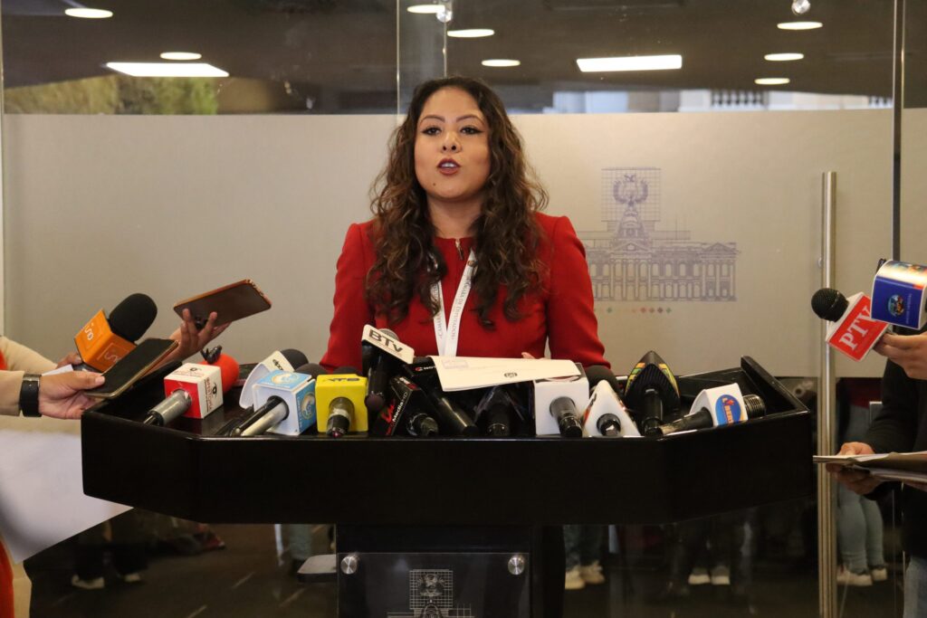 Denuncian salarios elevados en el sector público