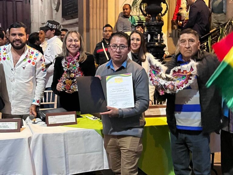 Artesanos orureños se hacen presentes en evento internacional de máscaras en México