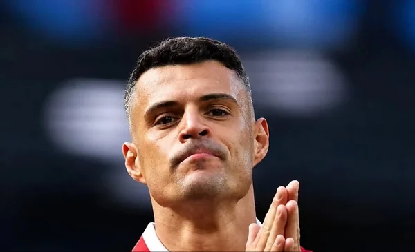 Granit Xhaka enfrenta multa por certificado de vacunación falsificado