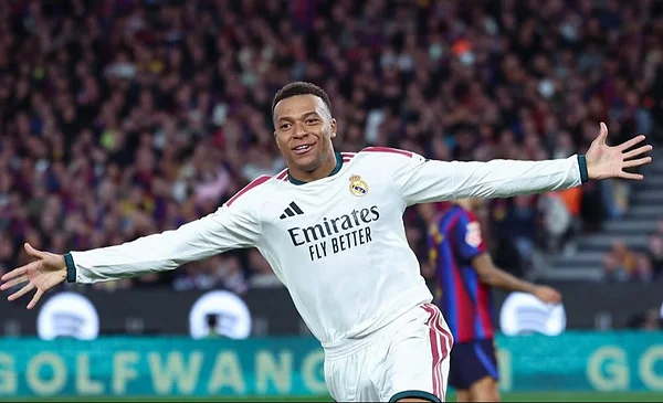 Mbappé celebra su centenar de goles en el Madrid tras el clásico