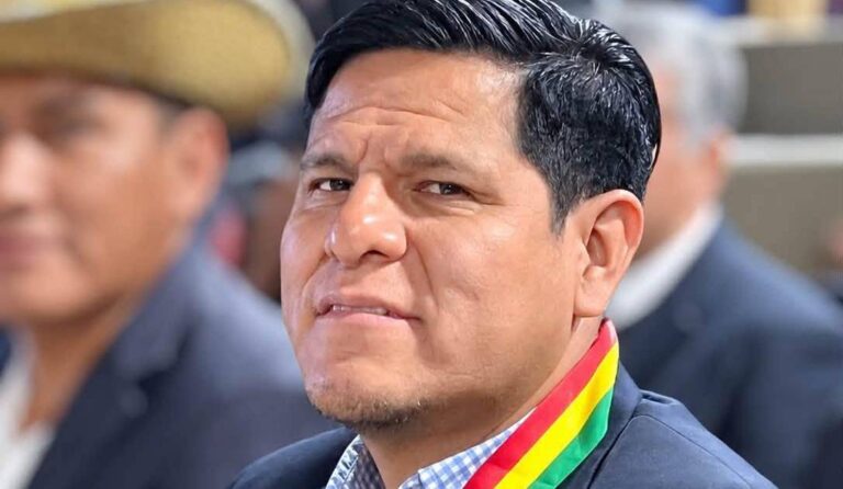 Pacheco denuncia intereses políticos tras veto de visa por EEUU