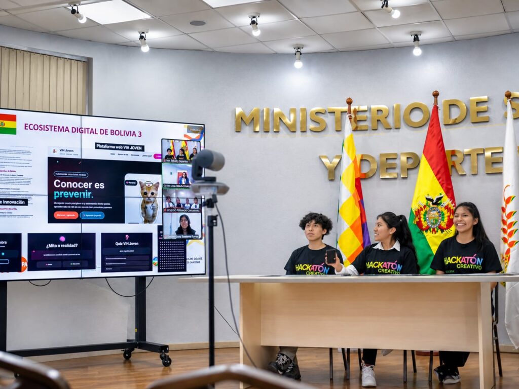 Jóvenes bolivianos se alzan con el primer lugar en hackatón andino