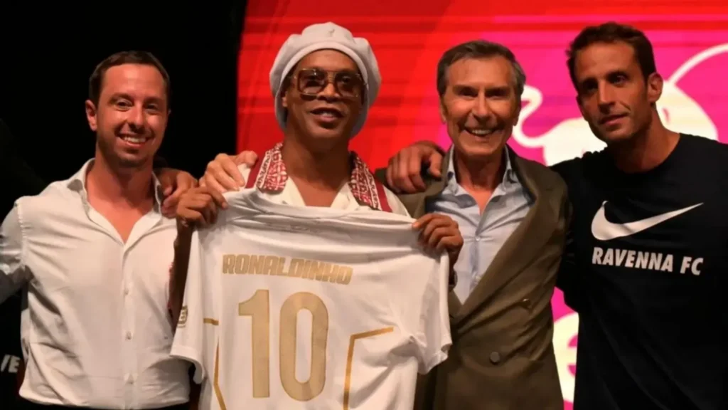 Ronaldinho vuelve al fútbol con el Ravenna
