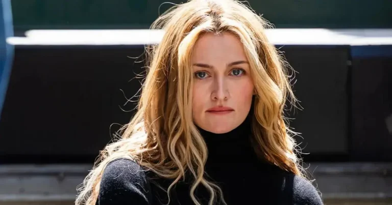 La perdurabilidad del estilo de Carolyn Bessette-Kennedy en la moda actual