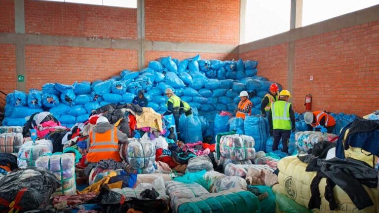 Aduana elimina más de 42 toneladas de ropa usada en La Paz