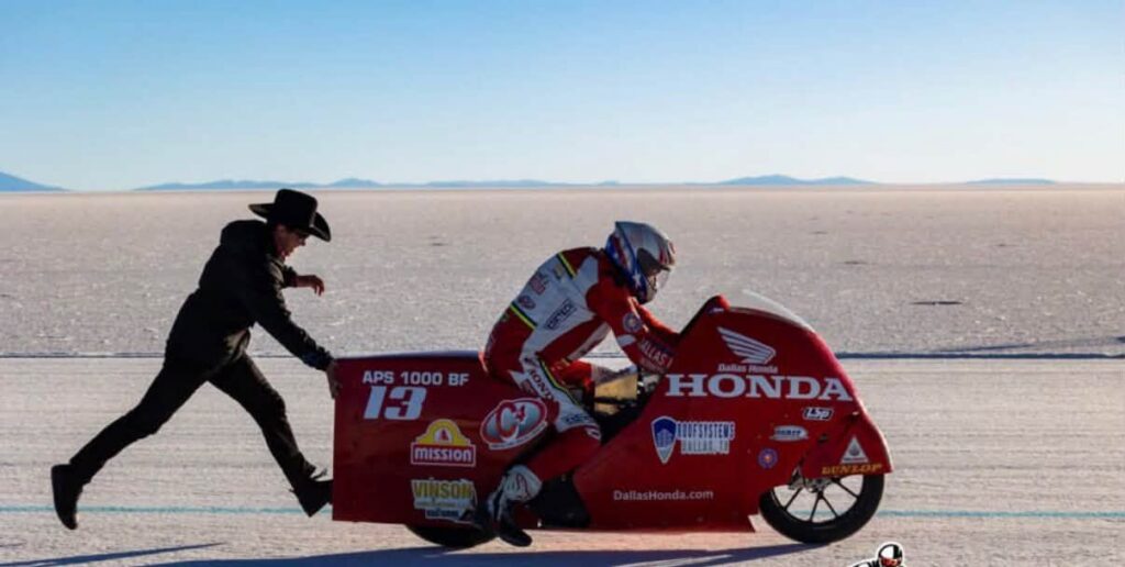 Competencia internacional de velocidad se lleva a cabo en el Salar de Uyuni