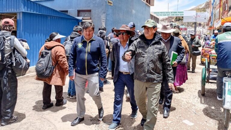 Montero supervisa controles en Desaguadero, fortaleciendo la seguridad fronteriza