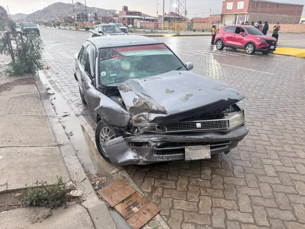 Accidente en la avenida del Diablo en Oruro deja tres personas heridas