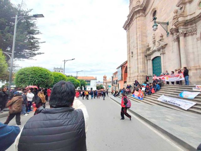 Maestros de Potosí mantienen su lucha por la educación