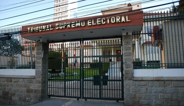 TSE evalúa solicitud para habilitar nuevo suplente del senador Nilton Condori