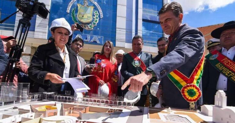 Anuncio de Revilla: Museo de las Culturas y nueva plaza en Laja