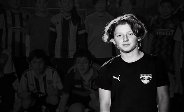 Tragedia en el fútbol chileno: fallece joven futbolista tras ser impactada por un tren