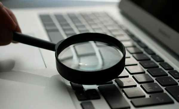 El dominio de los buscadores frente a los chatbots