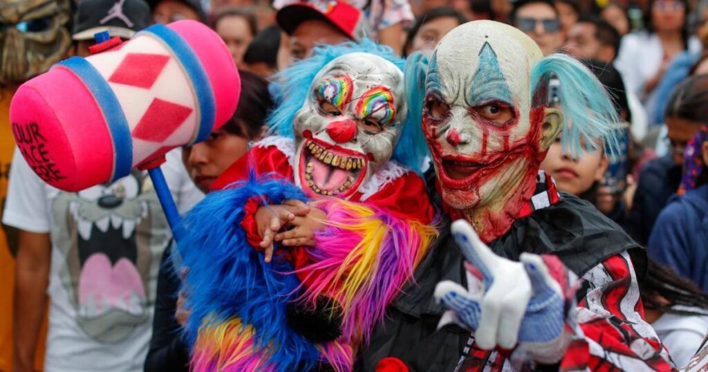 “Zombis solidarios” se unen en una marcha para apoyar a familias en necesidad