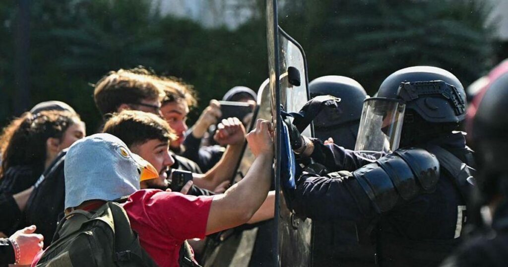 Protestas masivas en Francia: más de mil escuelas afectadas por la violencia estudiantil
