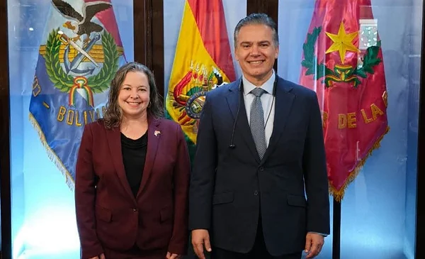 Reunión entre el Ministro Justiniano y la Embajada de EE.UU. para fortalecer la seguridad