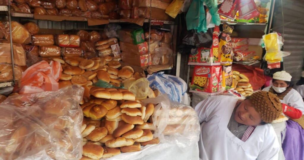 Panificadores artesanales critican aumento del precio del pan