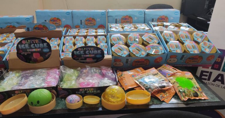 La Alcaldía de El Alto retira más de 570 juguetes "Squishy Dumpling" del mercado