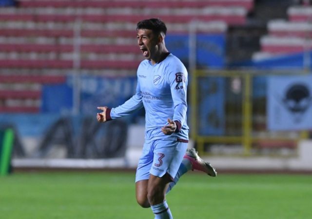 Bolívar logra una remontada ante FC Universitario