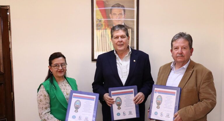 UMSA entrega estudio sobre etanol anhidro al Ministerio de Hidrocarburos
