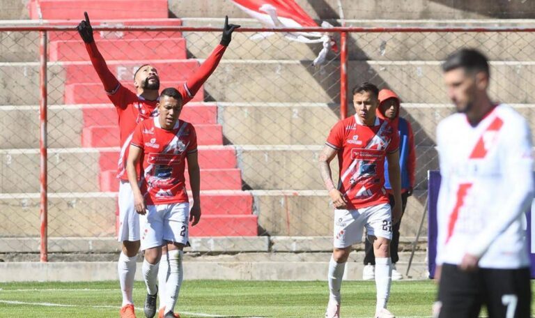 Nacional Potosí se impone a Always Ready y avanza como líder en la Copa Paceña