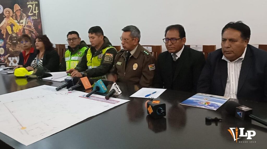 Despliegue policial para la Entrada Universitaria en Oruro