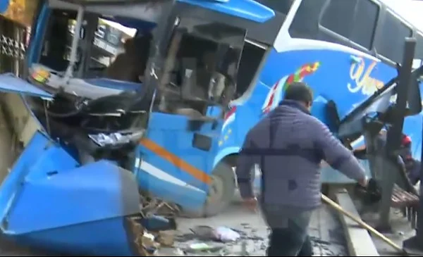 Accidente de flota en Villa El Carmen causa daños significativos