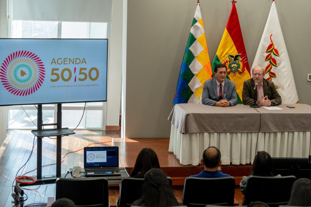 Diálogo entre el Gobierno y el Magisterio: Mesas de trabajo para la Agenda 50/50