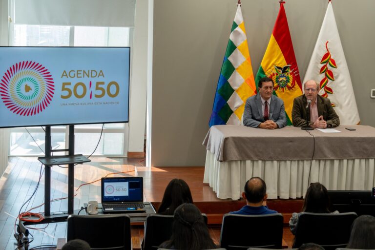 Diálogo entre el Gobierno y el Magisterio: Mesas de trabajo para la Agenda 50/50