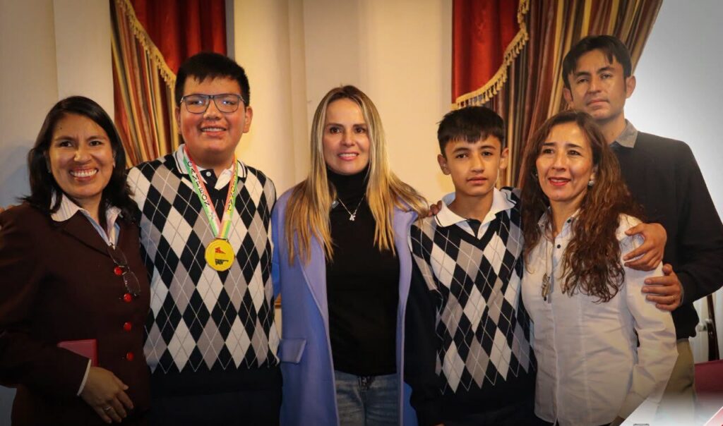Estudiantes bolivianos brillan en Campeonato Internacional de Juegos Matemáticos
