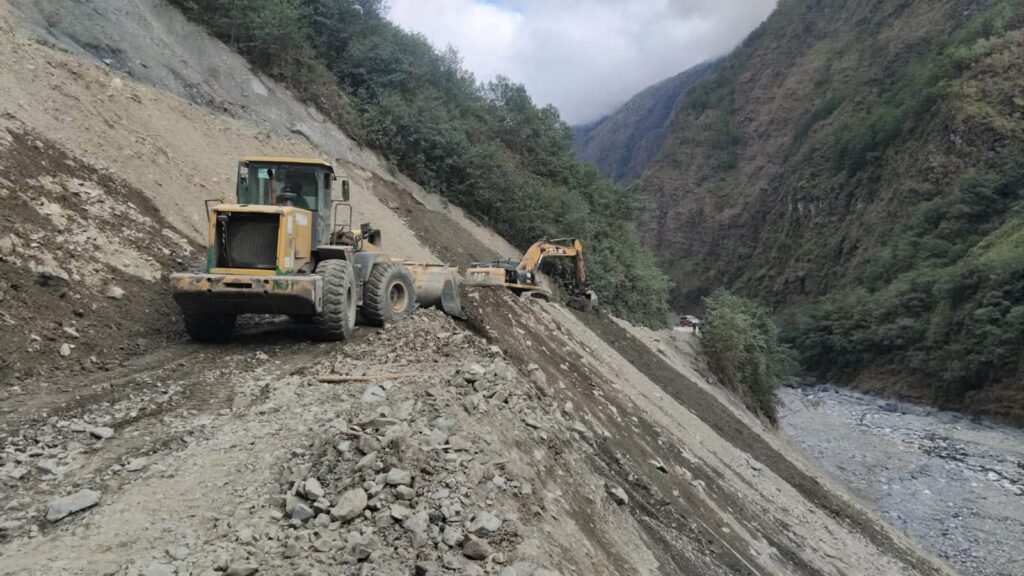ABC intensifica labores preventivas en la ruta Unduavi-Chulumani ante la llegada de lluvias