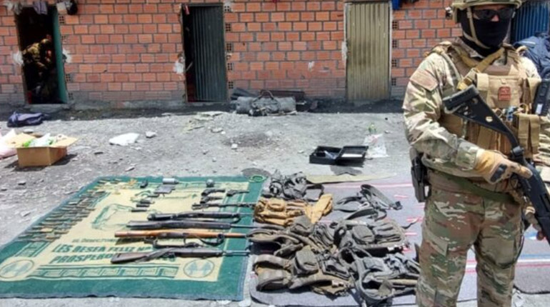 Intervención en mina ilegal revela arsenal de armas